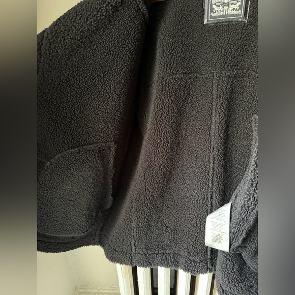 Levi’s faux shearling, black in black, size medium - Picture 8 of 11